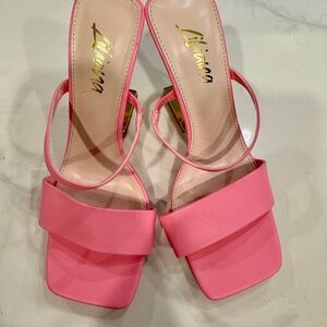 Liliana brand heels in pink, modern design with a square toe and heel, size 8.5